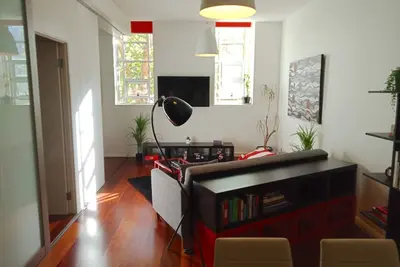 Image de Unwind in Style at Melbourne's Historic Art Deco Apartment with Pool Gym Carpark