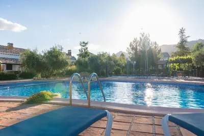 Image de Maison avec piscine acceptant les animaux domestiques à Ibipozo