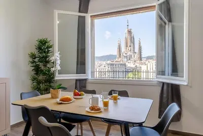 Image de Stunning views over iconic Sagrada Familia! Building perfect for large groups!