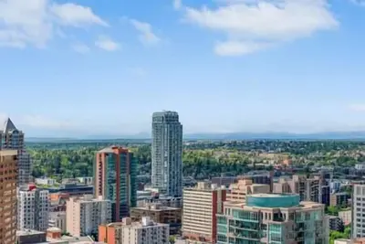 Image de Skyline Views | Pool | Gym | 5 mins to Stampede