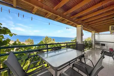 Image de Appartement 'Andromaches Family Room with Balcony' avec vue sur la mer, Wi-Fi et climatisation