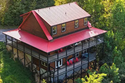 Image de Indoor Pool, Game Room, Theater, Hot Tub & Views Near Dollywood | Crimson Crest