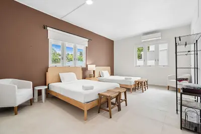 Image de Coastal Residence | Beautiful Swimming Area | Pets Welcome | No-Cost Parking