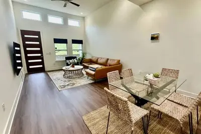 Image de Entire Home | 3br | King Master 1st Floor | Near Downtown