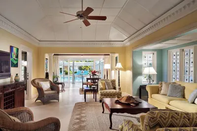 Image de Located in Founders Cove | Living room Balcony or patio | Semi-private pool