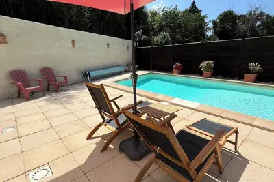 Image de Charmant pavillon, avec piscine, en pleine verdure, au bord de l'Allier.