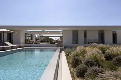 Image de Amira - Sept Chambres Villa, Couchages 14