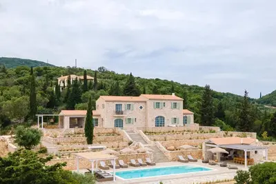 Image de Louisa - Six Chambres Villa, Couchages 12