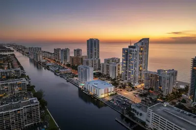 Image de Beach Front Condo in Hollywood Beach! ! | 2 Bed + 2Bath