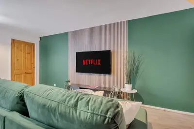 Image de Spacious 3-Bed Home in B5 - Central & Comfortable Stay with Free Parking!