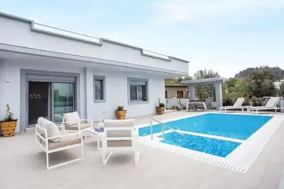 Image de Villa avec piscine privée à Kalithies.