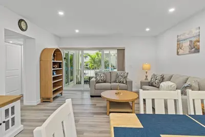 Image de Newly Renovated Ground-Floor Condo