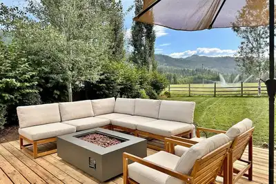 Image de New Listing! LeWeber Haus-Views, Hot Tub, Sleeps 8