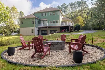 Image de Shore Thing Lake House w/ Firepit and Lake Access on Lake Gaston!