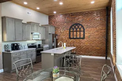 Image de Repurposed space upstairs on LaFayette Square