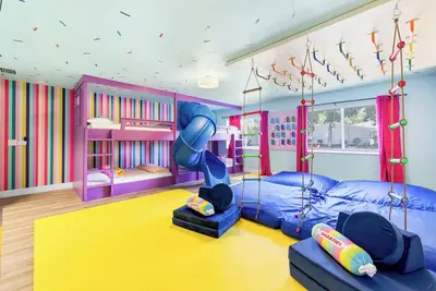 Image de New! Pickleball • Pool • Arcade • Climbing Gym Play Room •Mini Golf • Sleeps 18