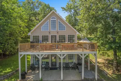 Image de Sunnyside Retreat\nBeautiful 3 Story Lakehouse with Breathtaking Lake Views