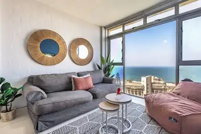 Image de Ballito Beachfront, 360º Views | Walk to Beach