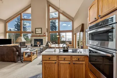 Image de Lakeview Chalet w/ Hot Tub & Central Ac