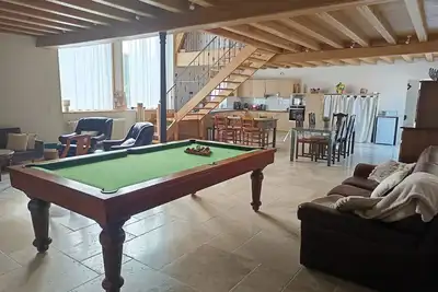 Image de Grande maison spacieuse avec billard et babyfoot