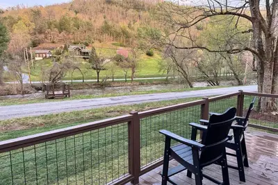 Image de Riverfront Wilderness Cabin