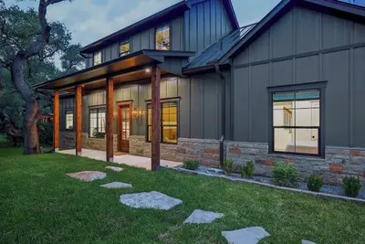 Image de Spacious 5-bedroom house in Kingsland Texas surrounded by Century Oaks! !