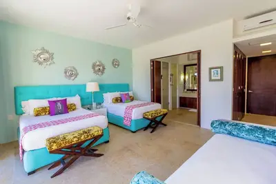 Image de Beautiful Condo in Las Terrazas Includes Premier Membership with Golf Course View