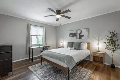 Image de Stylish Family Getaway with Large Deck