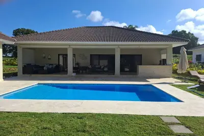 Image de 5 bedrooms luxury villa in Hispañola residential /Sosua