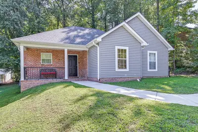 Image de 3bd House w/Quiet Living, City Access: 6Mi to Dtwn