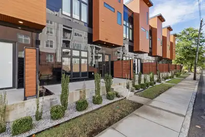 Image de Memphis Mafia walk to Beale & FedEx Forum