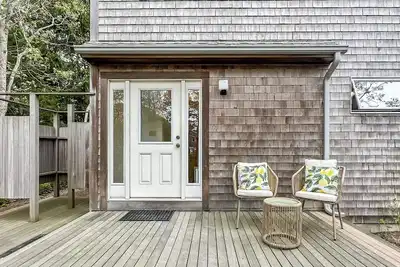 Image de 3br Coastal Retreat in Quiet Edgartown Neighborhood