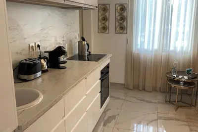 Image de Maison avec picine chauffée  spa à 1 heure de paris et 10 minute du centre ville