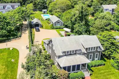 Image de Edgartown Compound with Pool & Guest Cottage