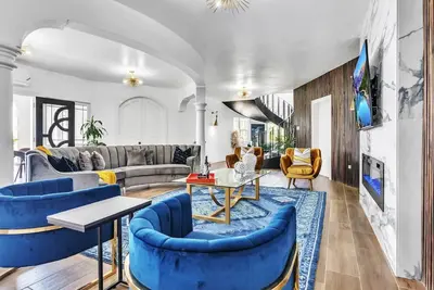 Image de 6-Bedroom Mosaic Luxury Villa