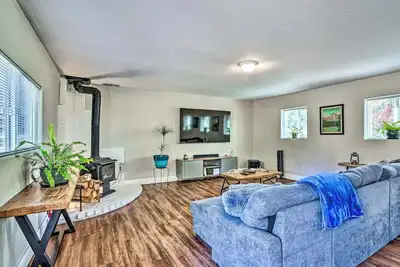 Image de Sunset Cabin, King beds, pool table, games, family friendly. Pet friendly.