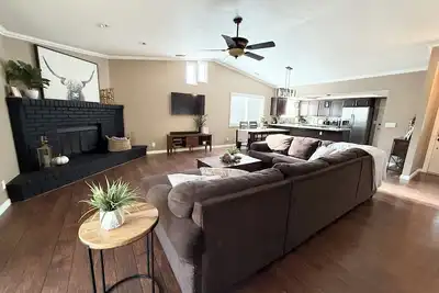 Image de Bright, Clean, Comfortable + Perfect Central Location