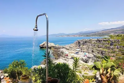 Image de Mani Two-Bedroom Apartment with Sea View