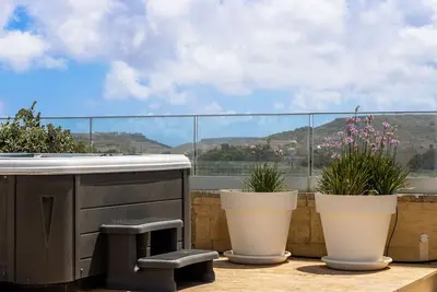 Rooftop Hideaway, Jacuzzi, Bbq & PETss