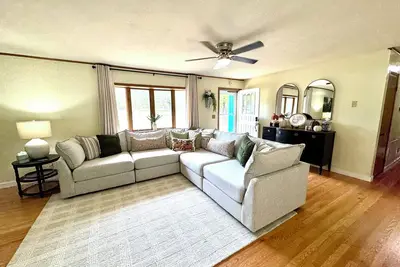 Image de Charming 3 Bedroom, 2 Bath house in Marshall.