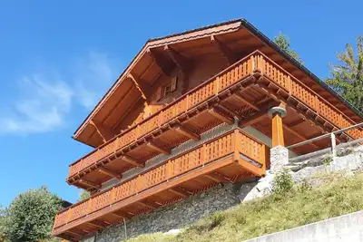 Image de Chalet spacieux et familial, idéal pour 10 personnes, avec terrasse, balcon aménagé, jardin avec une