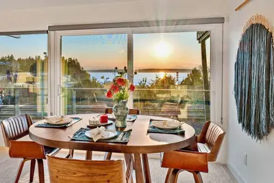 Image de Luxury Waterview Home l Work-Friendly Retreat