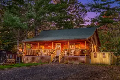 Image de The Bear's Den - Hot Tub & Incredible Lake Access