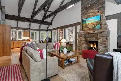 Image de Abode at West Ketchum Farmhouse | Walk To Downtown Ketchum