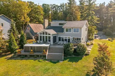 Image de Reel Chill | Beautiful 4br Lakefront w/ Dock, SwimSpa & Hot Tub