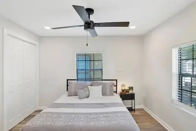 Image de Modern & Peaceful 3br Home | Near Hospitals, Shops & Downtown