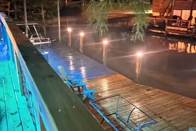 Image de Newly Renovated Modern Lakehouse