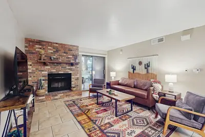 Image de Charming Condo w/ Red Rock views, shared pool/hot tub & pickleball/tennis courts