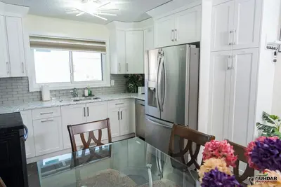 Modern 2br Haven - Walk to Transit, Dining & Entertainment