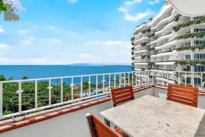 Image de Relaxing coastal escape with panoramic views, pool, hot tub & sunny terrace